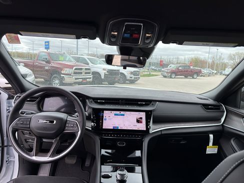 New 2026 Jeep Grand Cherokee L 4WD image 25