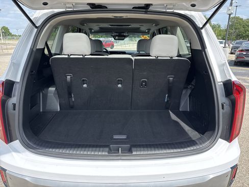 Used 2024 Kia Telluride S w/ S Sunroof Package image 8