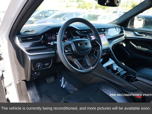 Used 2023 Jeep Grand Cherokee Overland image 15