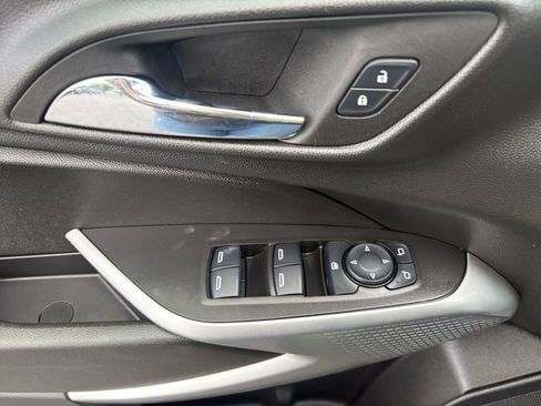 Used 2024 Chevrolet Trax LS w/ LS Convenience Package FWD image 18