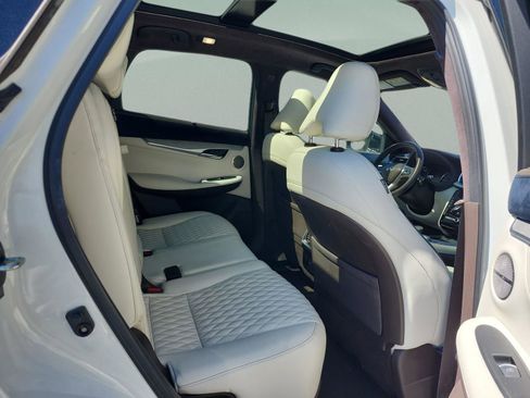 Used 2019 INFINITI QX50 Essential w/ Sensory Package image 18