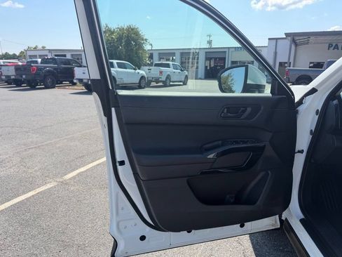 Used 2025 Nissan Pathfinder SV AWD/4WD image 13