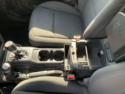 Used 2022 Jeep Wrangler Unlimited Sport image 47