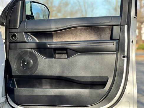 Used 2020 Ford Expedition Limited image 23