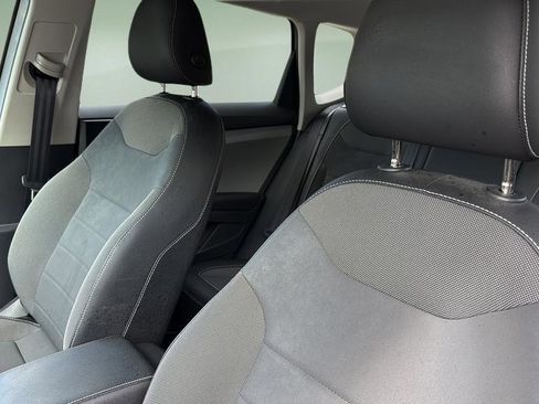 Used 2022 Volkswagen Taos SE image 18