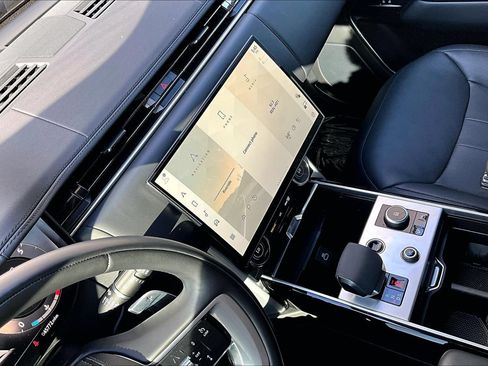 Certified 2023 Land Rover Range Rover SE AWD/4WD image 32