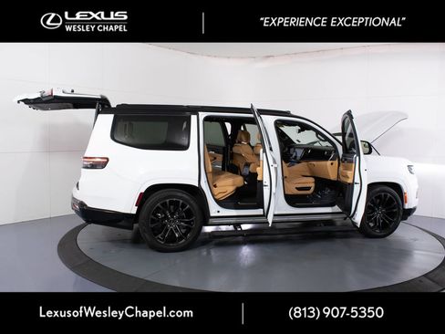 Used 2024 Jeep Grand Wagoneer Series III w/ Quick Order Packagew 28T AWD/4WD image 15