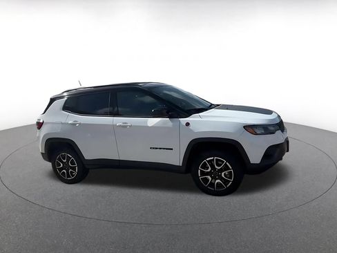 Used 2025 Jeep Compass Trailhawk AWD/4WD image 2