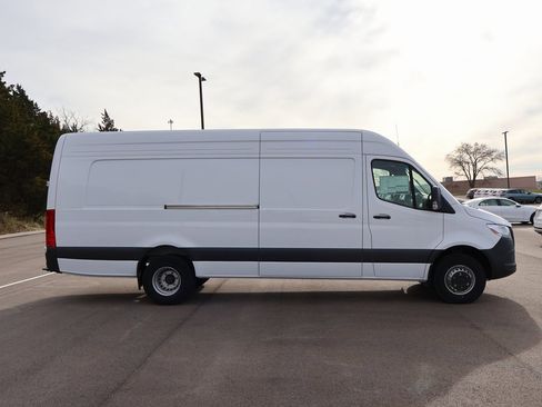 Used 2024 Mercedes-Benz Sprinter 3500 image 10