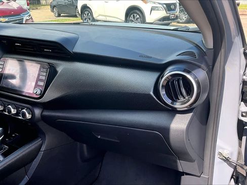 Certified 2023 Nissan Kicks SV image 17