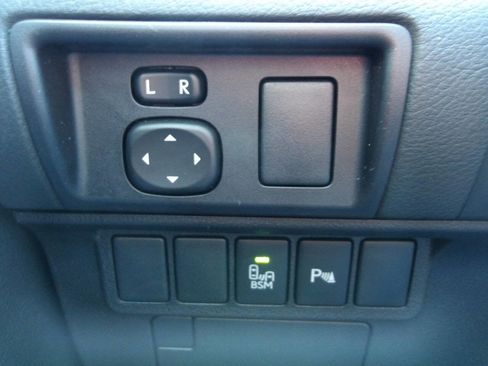 Used 2013 Lexus ES 300h w/ Luxury Pkg image 25