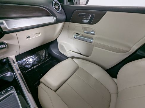 Used 2025 Mercedes-Benz GLB 250 image 12