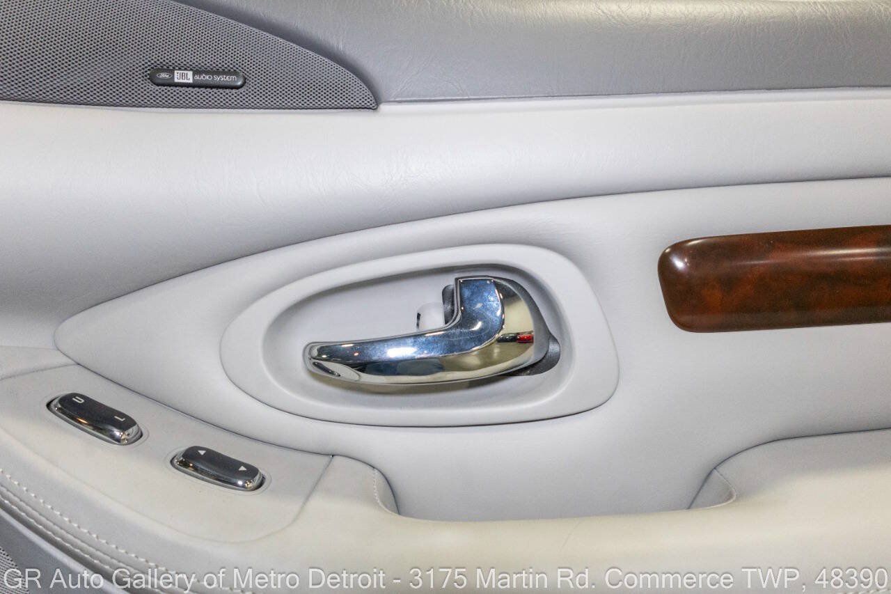 Used 1998 Lincoln Mark VIII RWD image 39
