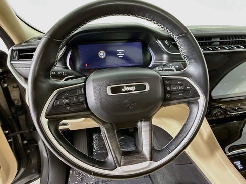 Used 2022 Jeep Grand Cherokee Limited AWD/4WD image 12
