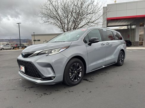 Certified 2024 Toyota Sienna XSE w/ XSE Premium Package image 5