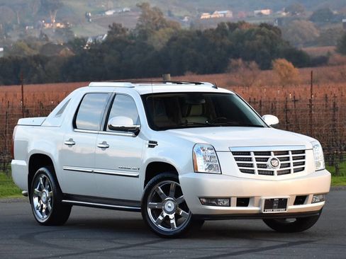 Used 2007 Cadillac Escalade EXT w/ Climate Package image 1