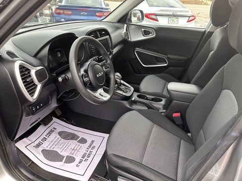 Used 2023 Kia Soul LX image 18