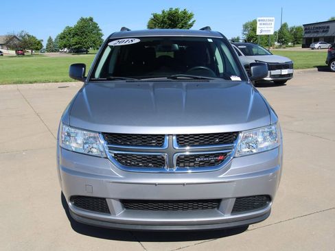 Used 2018 Dodge Journey SE FWD image 2