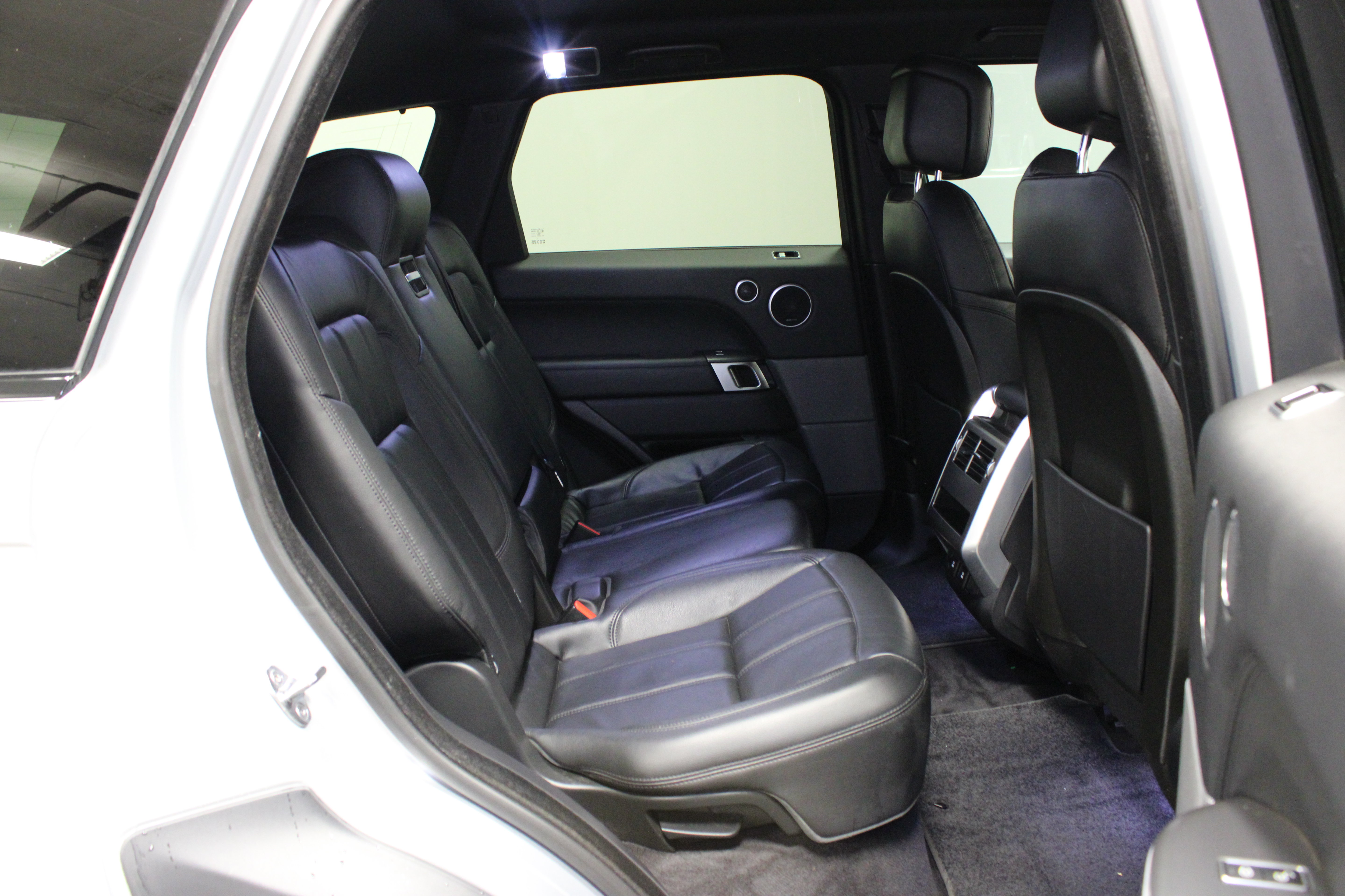 Used 2020 Land Rover Range Rover Sport SE AWD/4WD image 15