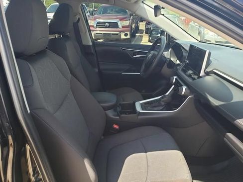 Used 2025 Toyota RAV4 XLE AWD/4WD image 20