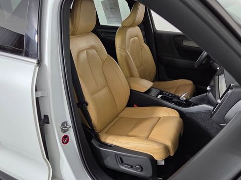 Used 2019 Volvo XC40 T5 Inscription image 35
