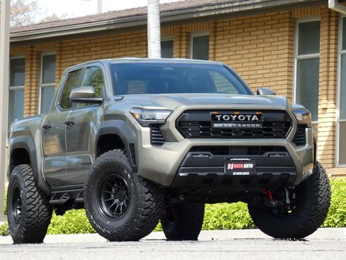 Used 2025 Toyota Tacoma TRD Off-Road image 6