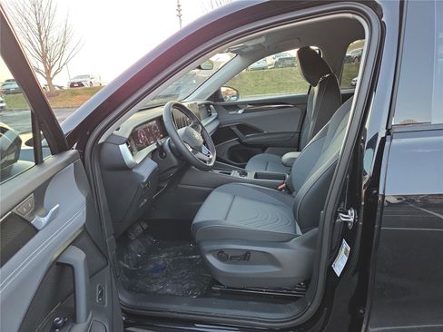 New 2026 Volkswagen Tiguan SE image 14