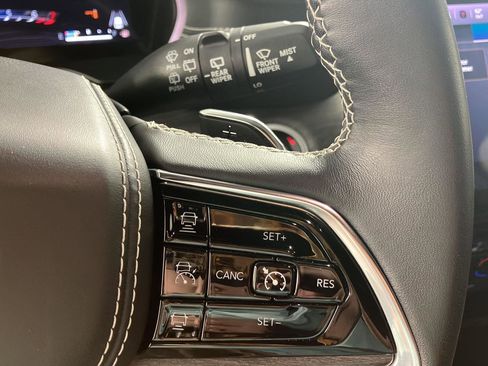 Used 2022 Jeep Grand Cherokee Overland AWD/4WD image 18