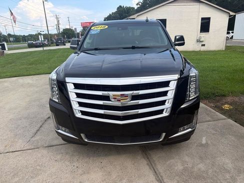 Used 2018 Cadillac Escalade Premium Luxury AWD/4WD image 6