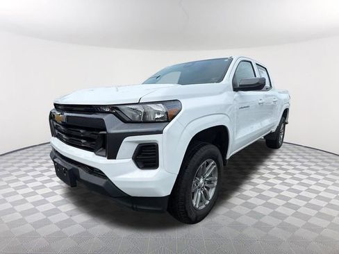 Used 2025 Chevrolet Colorado LT RWD image 1