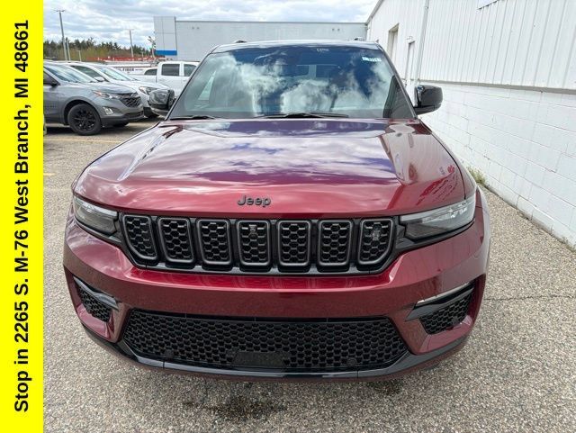 Used 2024 Jeep Grand Cherokee Summit AWD/4WD image 7