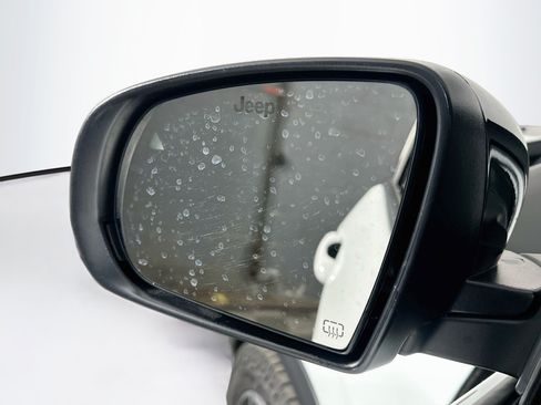 Used 2025 Jeep Compass Trailhawk AWD/4WD image 16