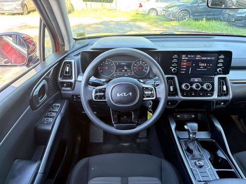 Certified 2022 Kia Sorento LX AWD/4WD image 14
