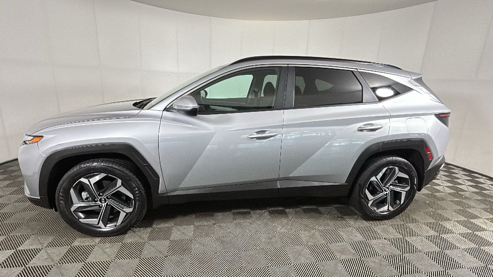 Certified 2022 Hyundai Tucson SEL w/ Cargo Package AWD/4WD image 7