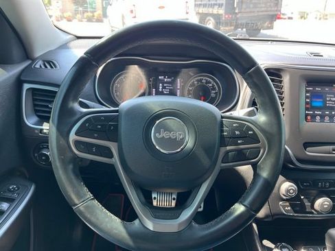 Used 2019 Jeep Cherokee Latitude Plus AWD/4WD image 34