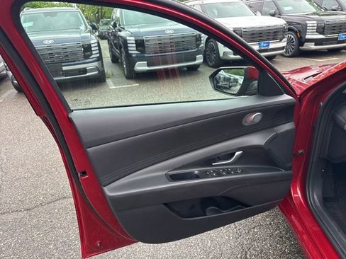 Used 2023 Hyundai Elantra SEL FWD image 29