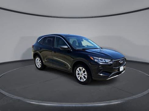 Used 2023 Ford Escape Active AWD/4WD image 2