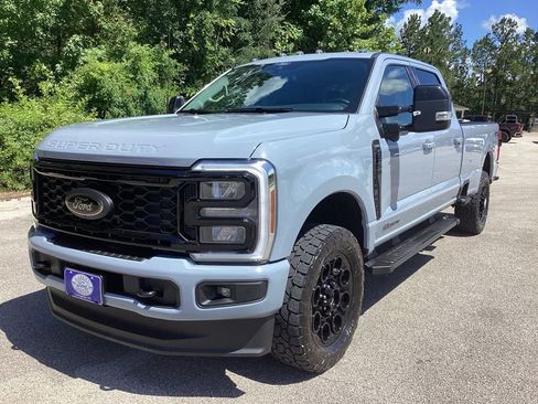 Used 2025 Ford F250 Lariat w/ Black Appearance Package AWD/4WD image 3