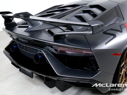 Used 2020 Lamborghini Aventador SVJ AWD/4WD image 31