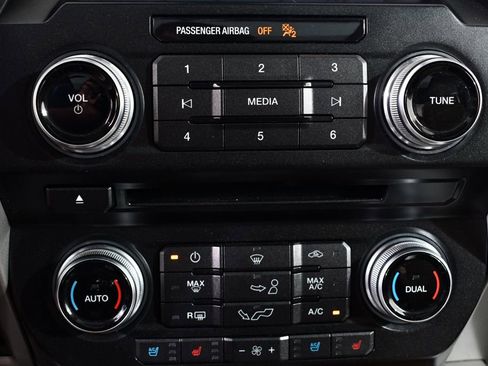 Used 2017 Ford F150 Lariat w/ Equipment Group 502A Luxury AWD/4WD image 29