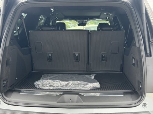 New 2026 Cadillac Escalade ESV Luxury w/ Touring Package AWD/4WD image 10