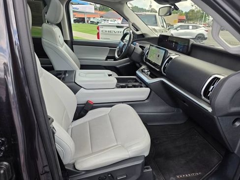 Used 2025 Ford Expedition Platinum w/ Driver's Package AWD/4WD image 45