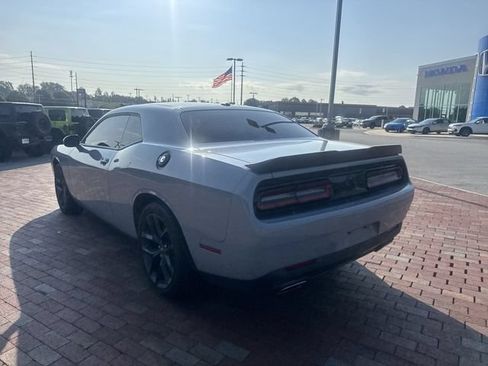 Used 2022 Dodge Challenger SXT w/ Driver Convenience Group RWD image 7