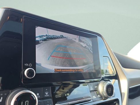 Used 2023 Toyota Highlander XLE image 18