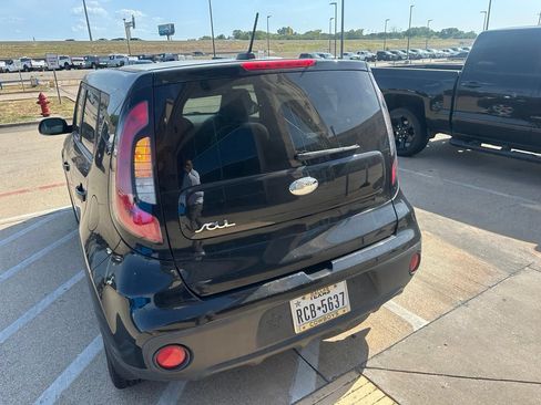 Used 2017 Kia Soul FWD image 7