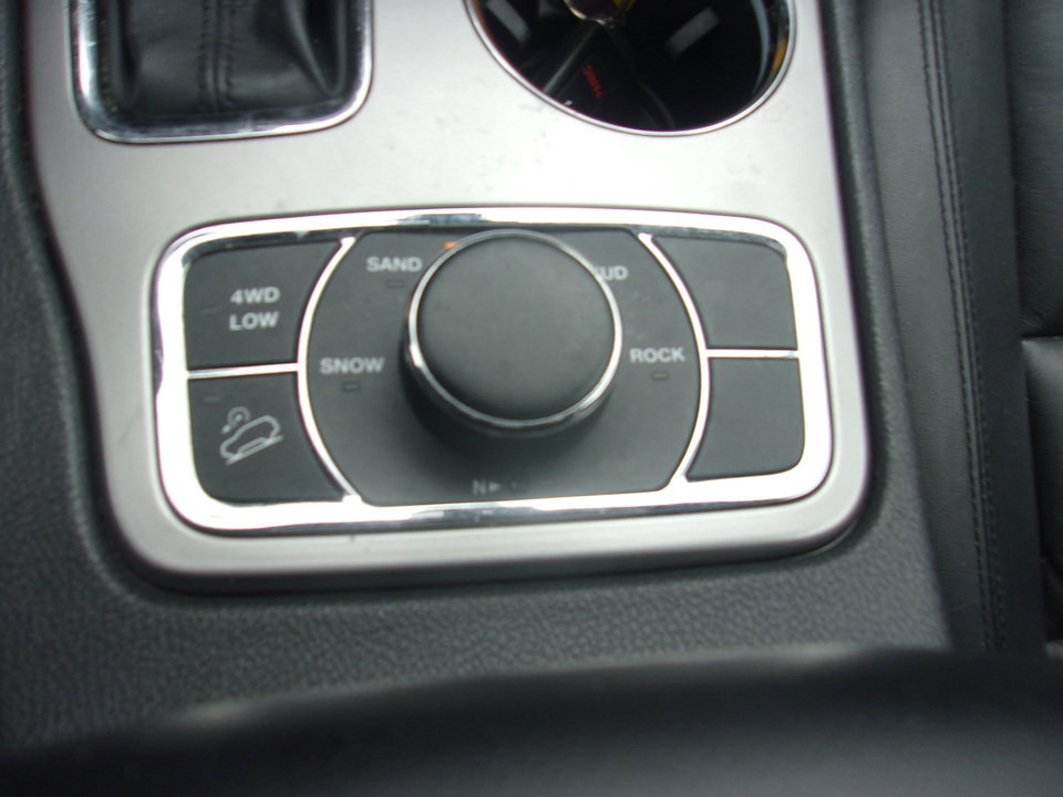 Used 2020 Jeep Grand Cherokee Limited AWD/4WD image 23