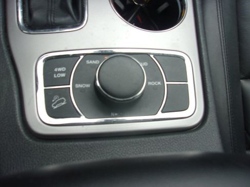 Used 2020 Jeep Grand Cherokee Limited AWD/4WD image 23