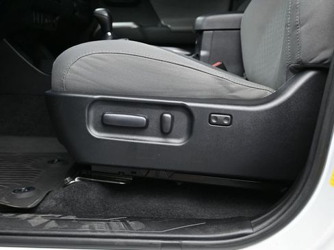 Used 2021 Toyota Tacoma SR5 AWD/4WD image 22