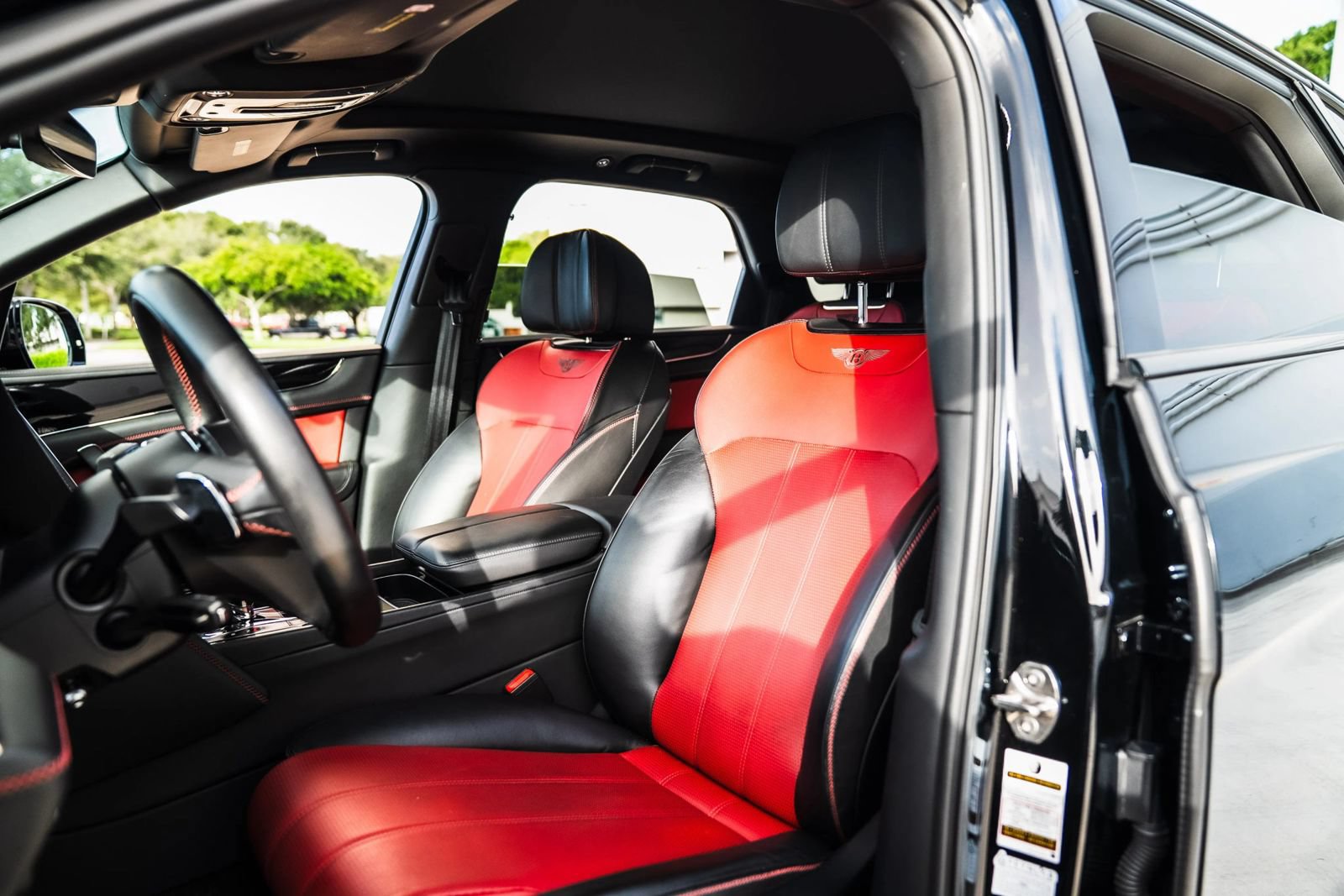 Used 2019 Bentley Bentayga AWD/4WD image 17