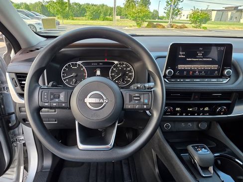 Used 2023 Nissan Rogue SV AWD/4WD image 15